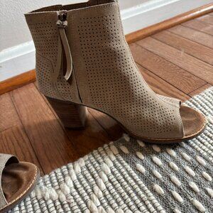 Toms Chunky Suede Open Toe Booties Size 9